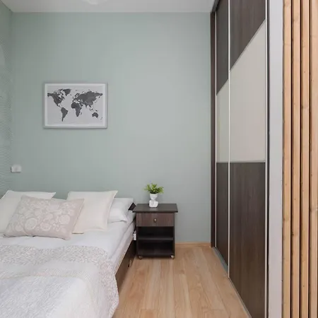 Cosy In With Garden, Parking And Fan By Renters Apartament *