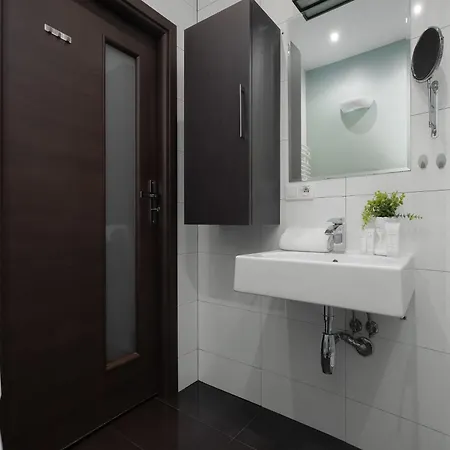 Apartament Cosy In With Garden, Parking And Fan By Renters *